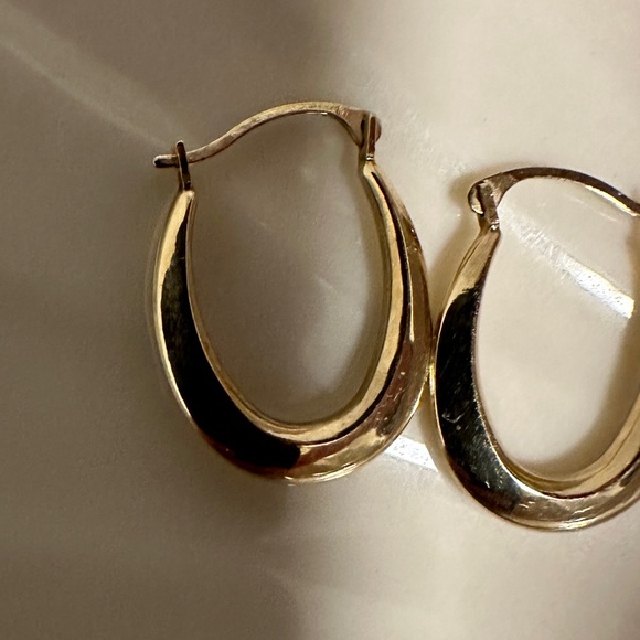 Vintage 10k gold hoop earrings - Picture 6 of 6